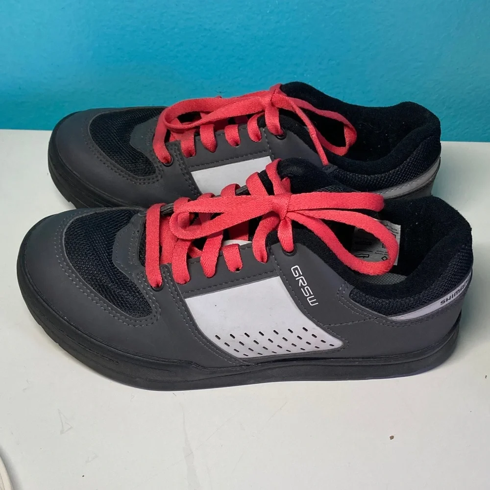 Shimano GRSW 500 Womens Size 38 Athletic Cycling Shoes Gray US Size 7.5